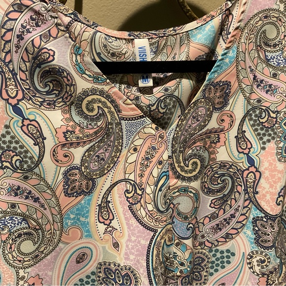 EUC Medium Paisley Tie Front Top - Picture 2 of 5